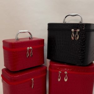 Lady's makeup case, code. 3 piece Up town makeup case, code. 3200. R259 black, red