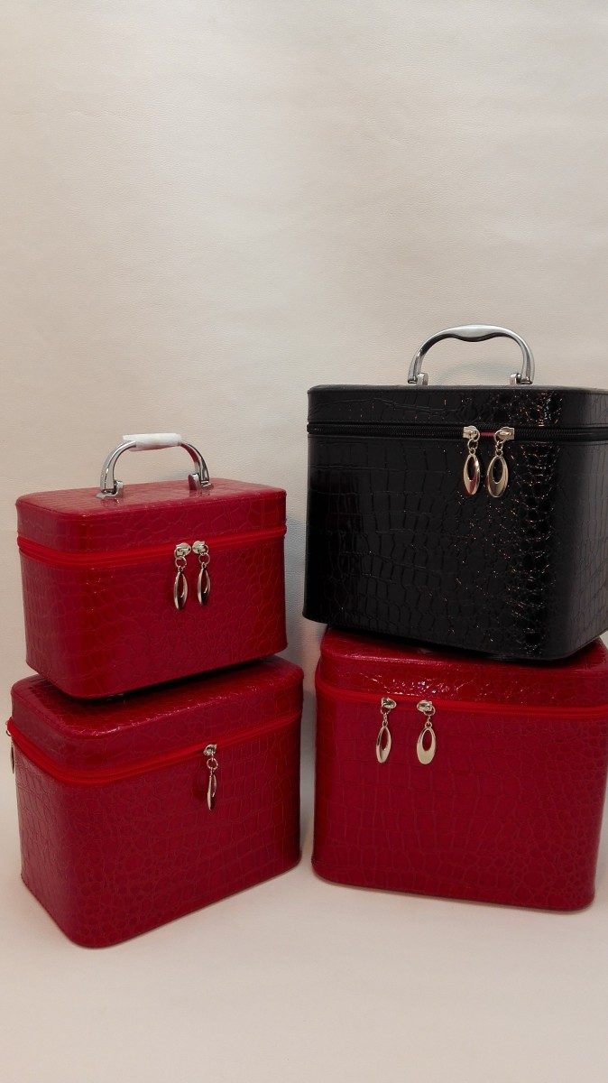 Lady's makeup case, code. 3 piece Up town makeup case, code. 3200. R259 black, red