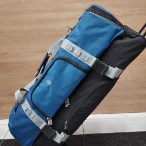 Travel bag -P 2wheel travel bag, code.50020 R490. black&blue