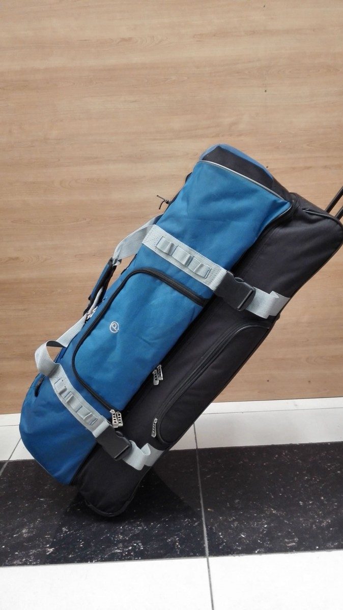 Travel bag -P 2wheel travel bag, code.50020 R490. black&blue